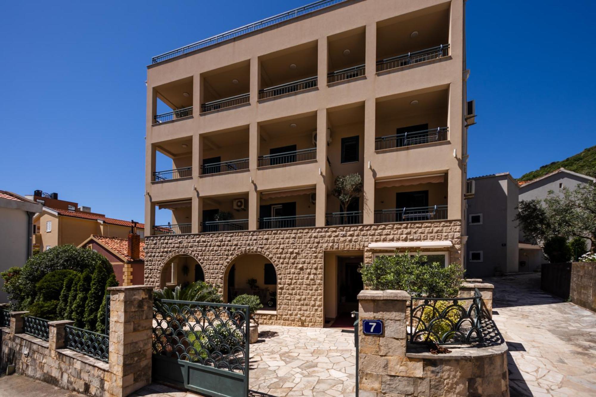 Petrovac Guest House Medin מראה חיצוני תמונה