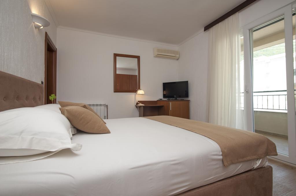 Petrovac Guest House Medin מראה חיצוני תמונה