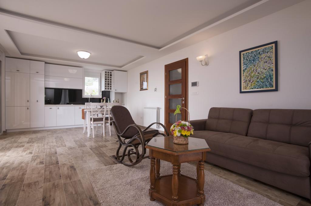 Petrovac Guest House Medin מראה חיצוני תמונה